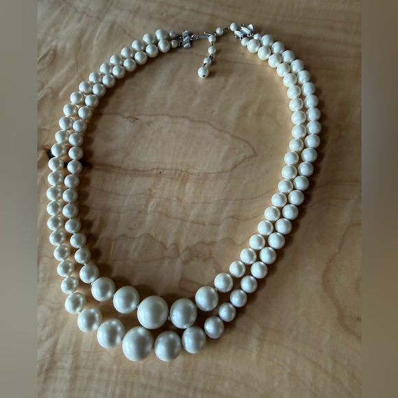 Vintage 50-60’s faux pearls, marked Japan, hand knotted, 2 strand, graduated sz - Picture 7 of 9